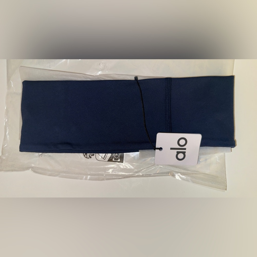 Alo Performance Conquer Headband - Picture 6 of 7